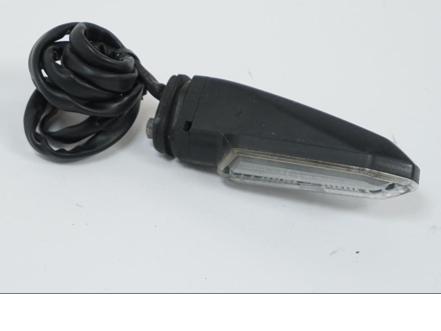 Snett uppifrån på Blinkers från en Honda CB 650 R -2019 motorcykel.