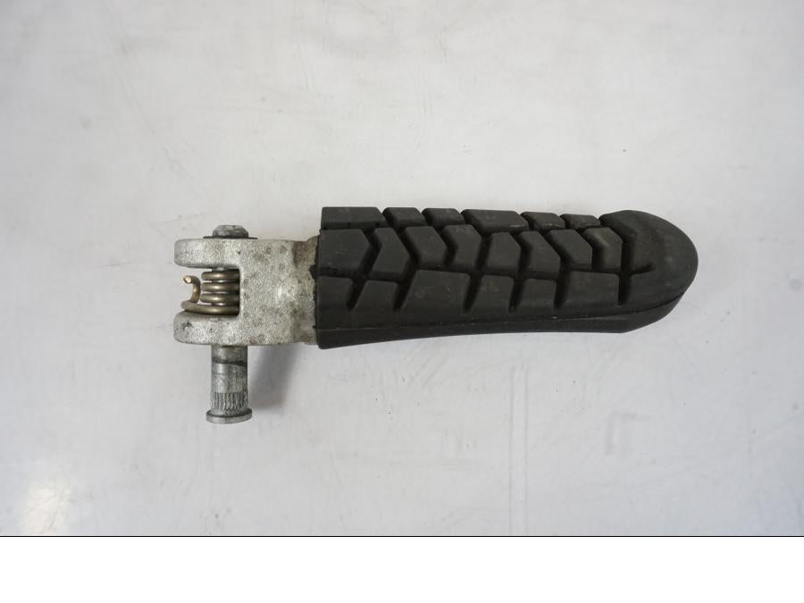 Framsidan på Fotpinne från en KTM 790 Duke -2019 motorcykel.