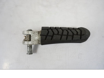 Framsidan på Fotpinne från en KTM 790 Duke -2019 motorcykel.