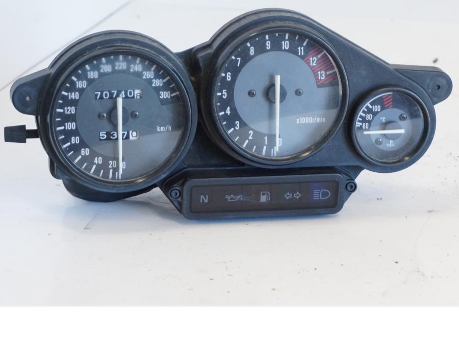 Framsidan på Instrumentpanel från en Yamaha YZF 1000 R -1997 motorcykel.