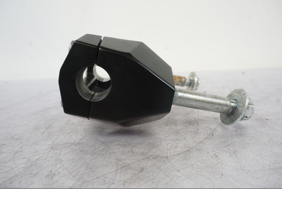 Vänster sida på Styrfäste från en Kawasaki Z 800 -2014 motorcykel.