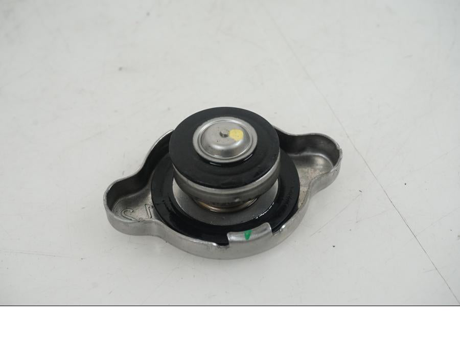 Baksidan på Vattenkyllock från en BMW F 750 GS -2019 motorcykel.