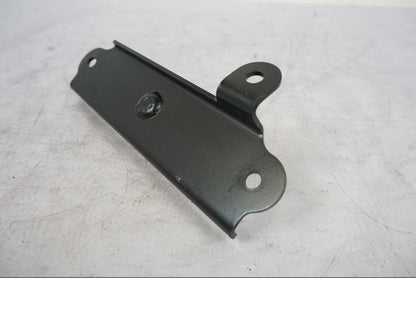 Baksidan på Bensintankfäste från en Kawasaki Z 800 -2014 motorcykel.