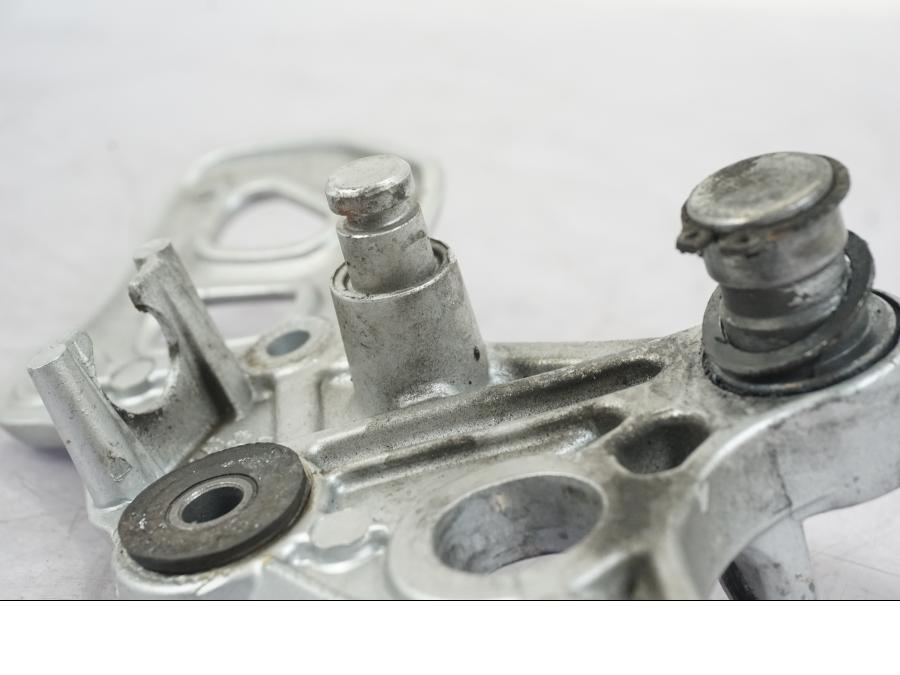 Extrabild3 på Fotpinnefäste från en Suzuki GSX 1300 RX -1999 motorcykel.