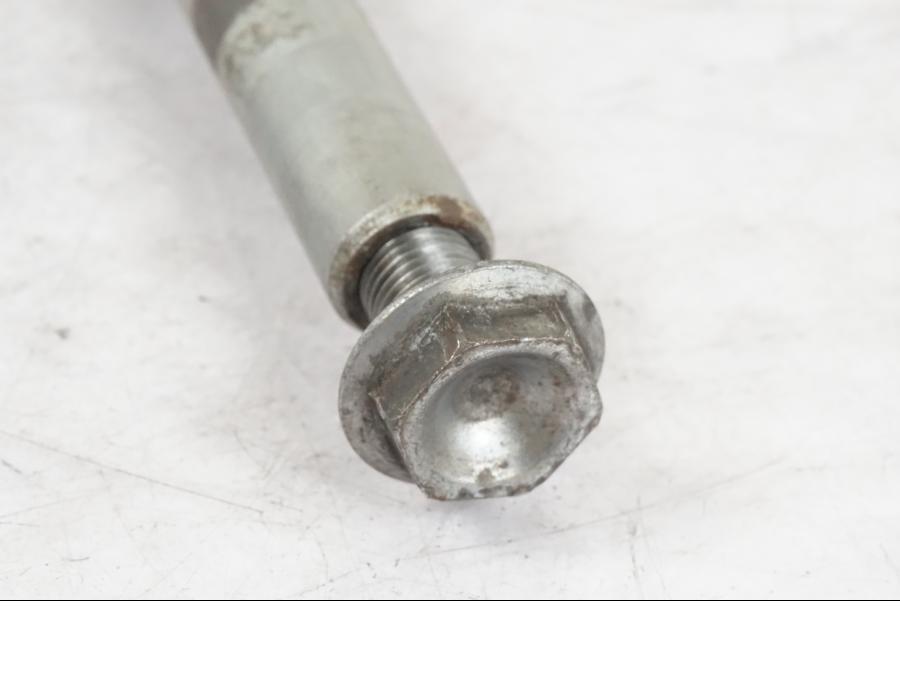 Vänster sida på Axel från en Honda CBR 1000 F -1989 motorcykel.