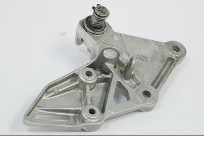 Extrabild1 på Fotpinnefäste från en Honda CB 650 R -2019 motorcykel.