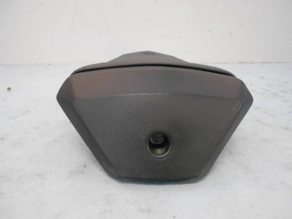 Höger sida på Sadel från en Yamaha YZF-R 125 -2012 motorcykel.