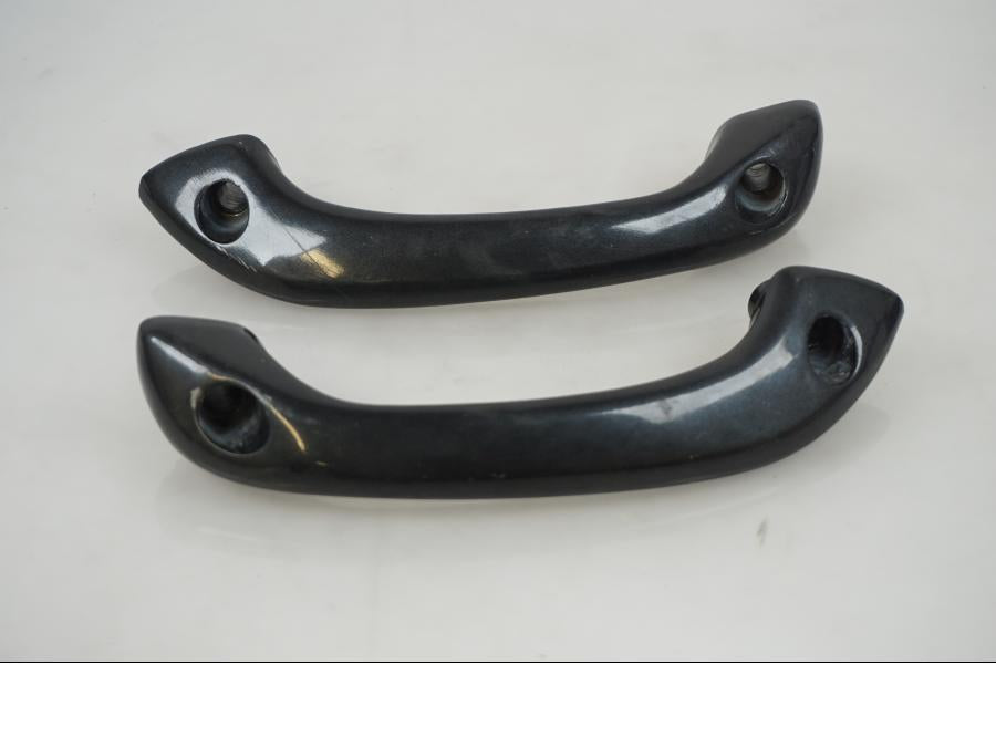 Framsidan på Passagerarhandtag från en Suzuki GSF 1200 -2000 motorcykel.