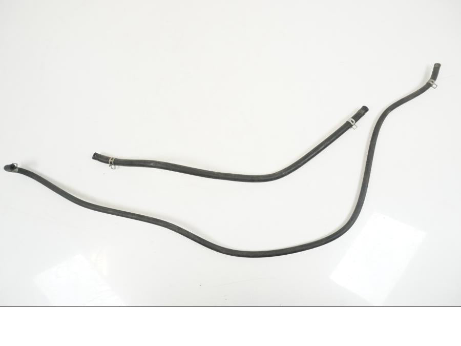 Snett nerifrån på Vattenrör från en Suzuki GSX-R 750 -2001 motorcykel.