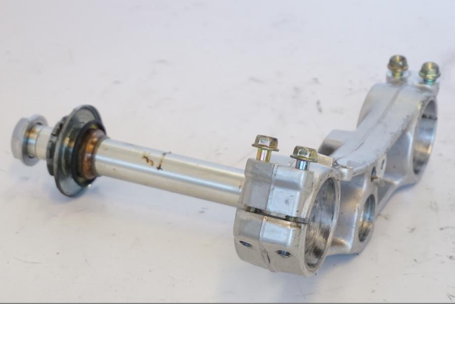 Snett uppifrån på Gaffelkrona från en Honda CBR 900 RR -2001 motorcykel.