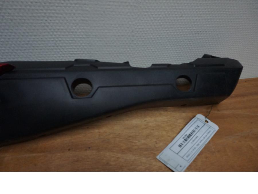 Höger sida på Bakvinge från en Yamaha MT-09 Tracer -2016 motorcykel.