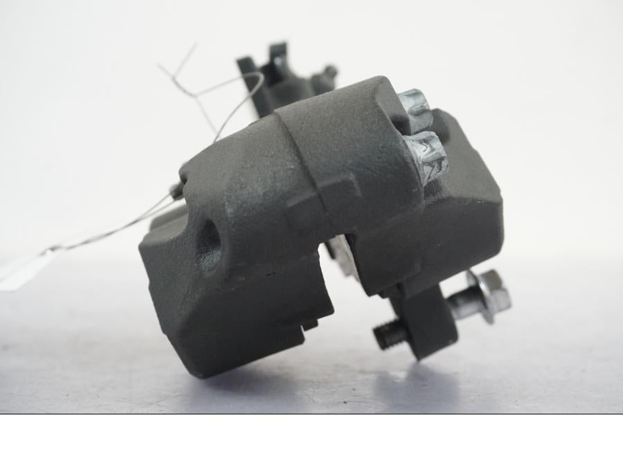 Höger sida på Bromsok från en Kawasaki Z 900 -2019 motorcykel.