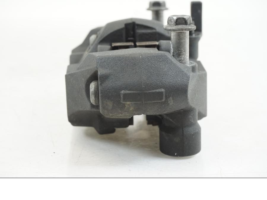 Baksidan på Bromsok från en Suzuki GSX-R 750 -2008 motorcykel.