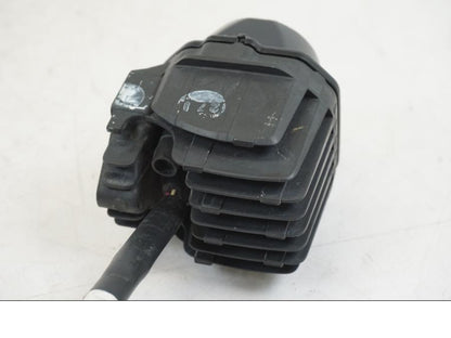 Snett uppifrån på Strålkastare från en Yamaha YZF R7 -2022 motorcykel.