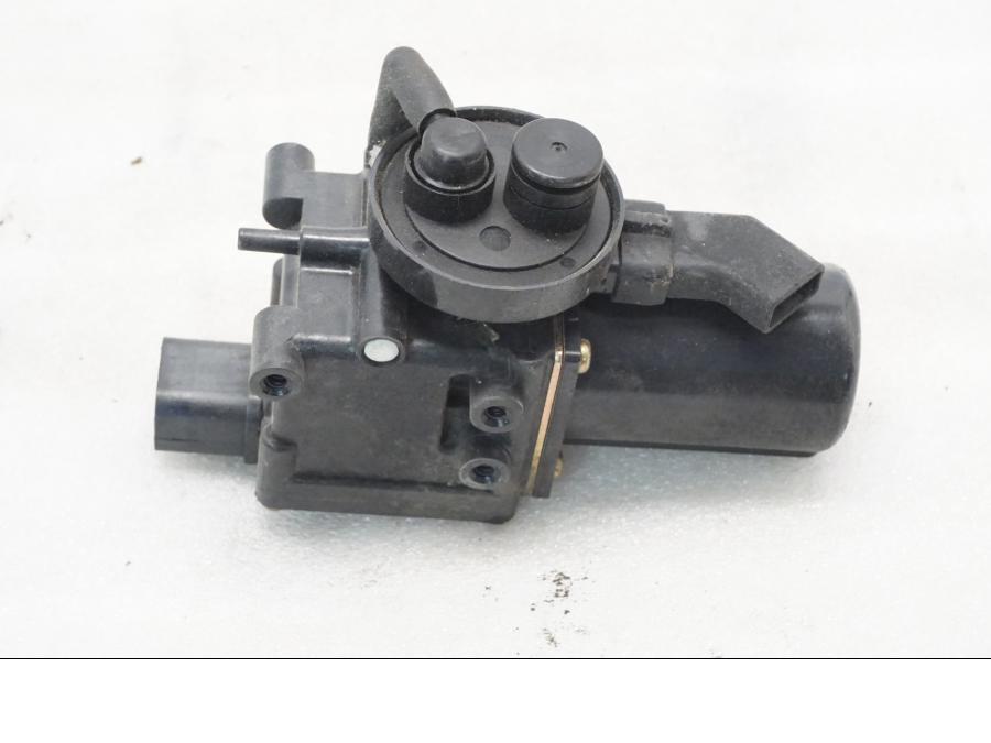 Framsidan på Vacumpump från en Yamaha XVZ 13TD -1999 motorcykel.