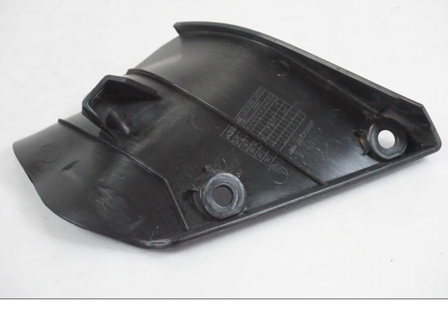 Höger sida på Sidkåpa innerplast från en KTM 390 Adventure -2021 motorcykel.