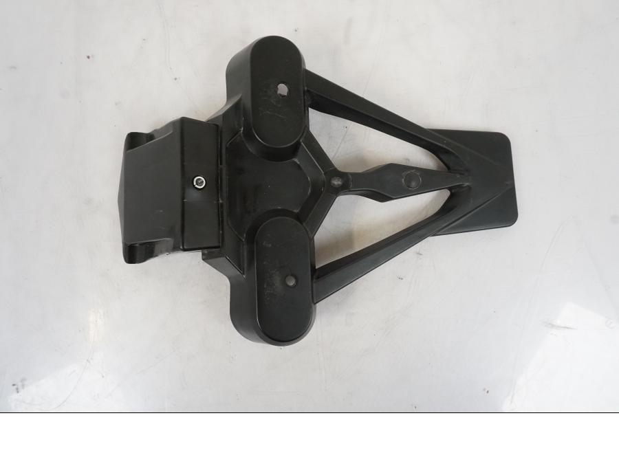 Baksidan på Skylthållare från en Honda VFR 1200 -2010 motorcykel.