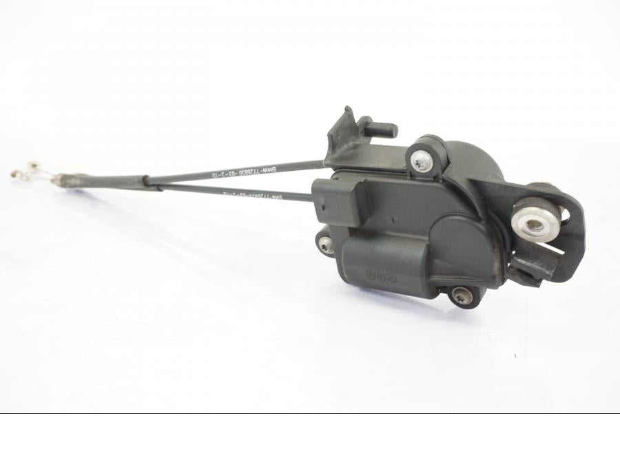 Vänster sida på Avgasspjällmotor från en BMW R 1250 GS -2019 motorcykel.