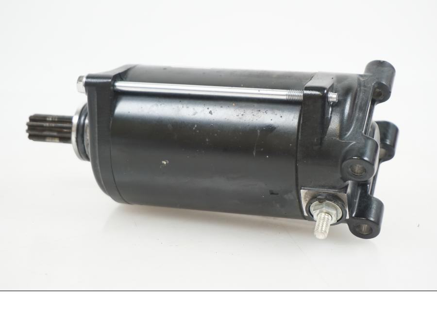 Snett uppifrån på Startmotor från en BMW F 850 GS -2019 motorcykel.