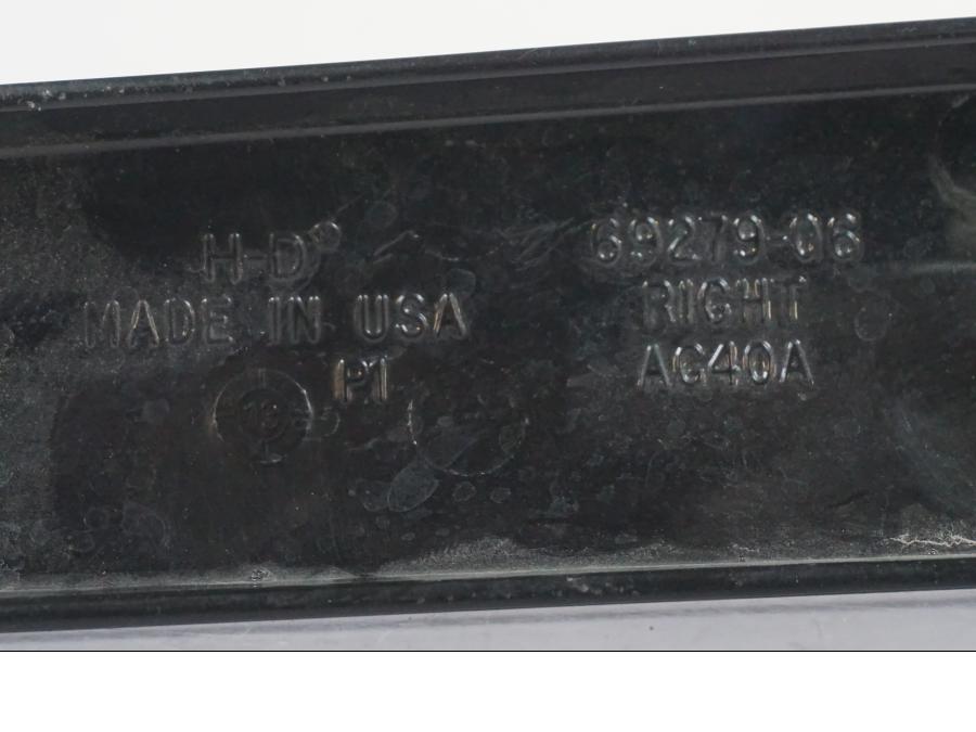 Extrabild4 på Blinkersfäste från en H-D Street Glide FLHX -2012 motorcykel.