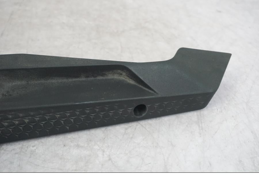 Baksidan på Bakvinge från en KTM 1290 Super Adventure S -2022 motorcykel.