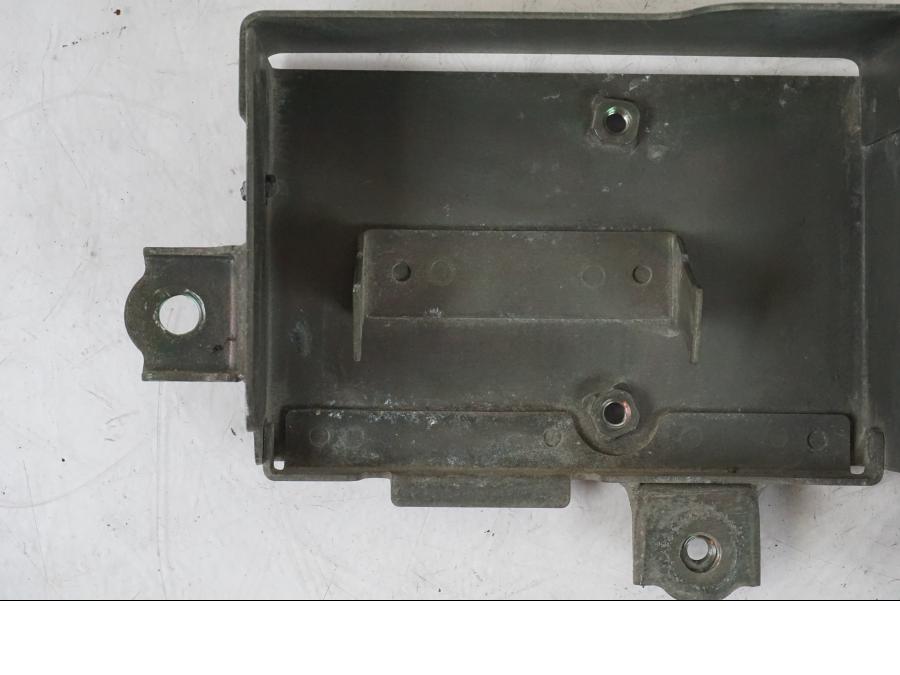 Baksidan på Likriktarskydd från en Suzuki VL 800 -2002 motorcykel.