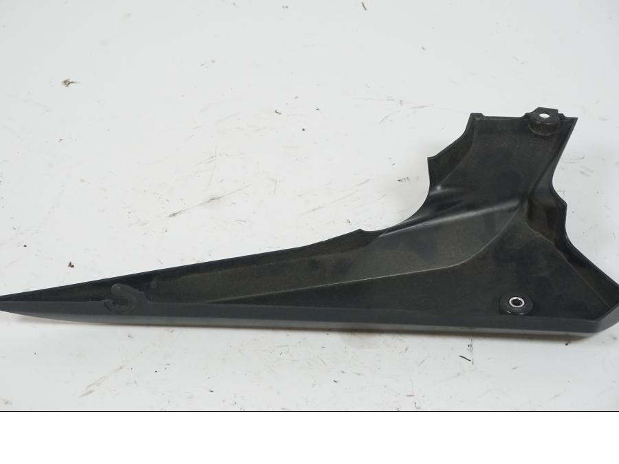 Vänster sida på Sidopanel från en Yamaha XJ 6 -2011 motorcykel.