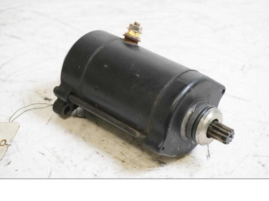 Framsidan på Startmotor från en Kawasaki ZX-10 -1990 motorcykel.