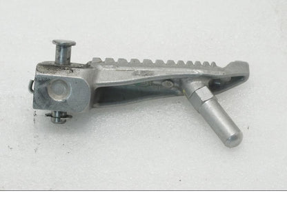 Baksidan på Fotpinne från en Kawasaki Z 400 -2020 motorcykel.