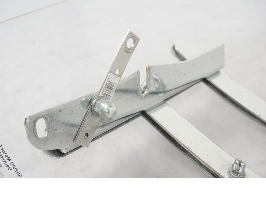 Snett uppifrån på Vindruta från en Suzuki VL 800 -2002 motorcykel.