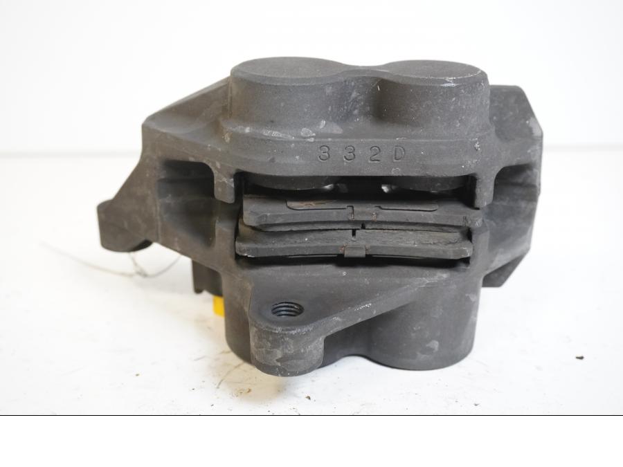 Höger sida på Bromsok från en Yamaha XV 1700 -2003 motorcykel.