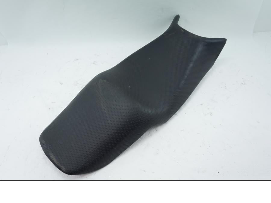 Vänster sida på Sadel från en Yamaha FZ-6 -2007 motorcykel.