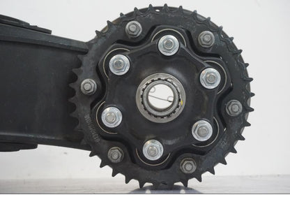 Snett uppifrån på Svingpaket från en KTM 1290 Super Duke R -2022 motorcykel.