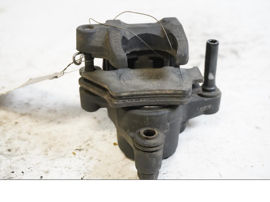 Höger sida på Bromsok från en BMW F 700 GS -2014 motorcykel.