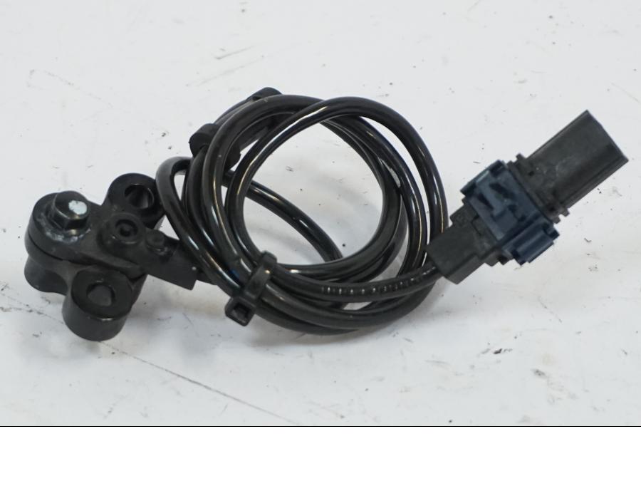 Vänster sida på ABS givare från en Honda CB 650 R -2019 motorcykel.