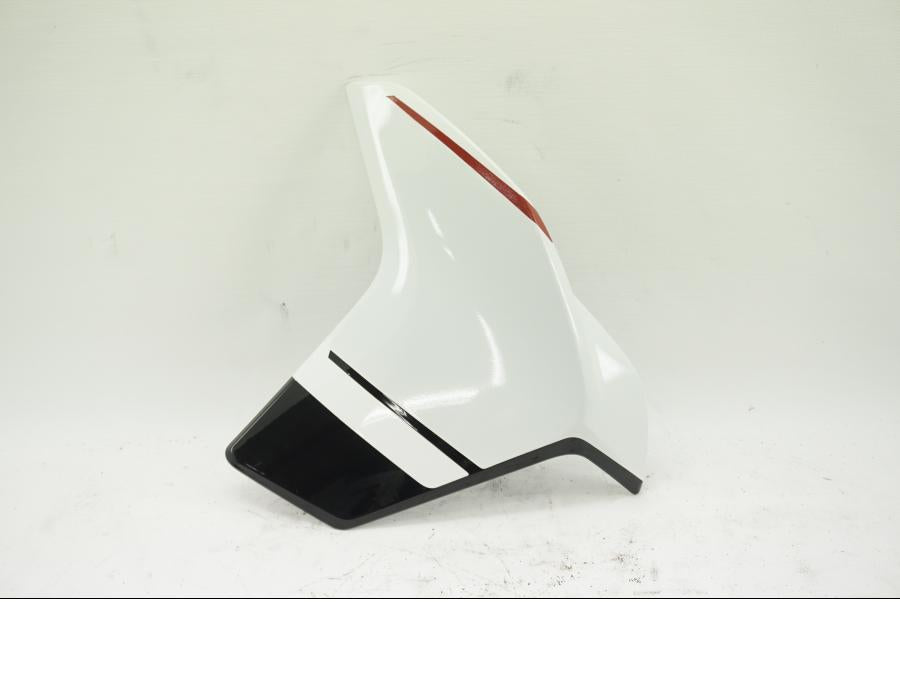 Framsidan på Sidkåpa från en Ducati Multistrada 1200 -2016 motorcykel.