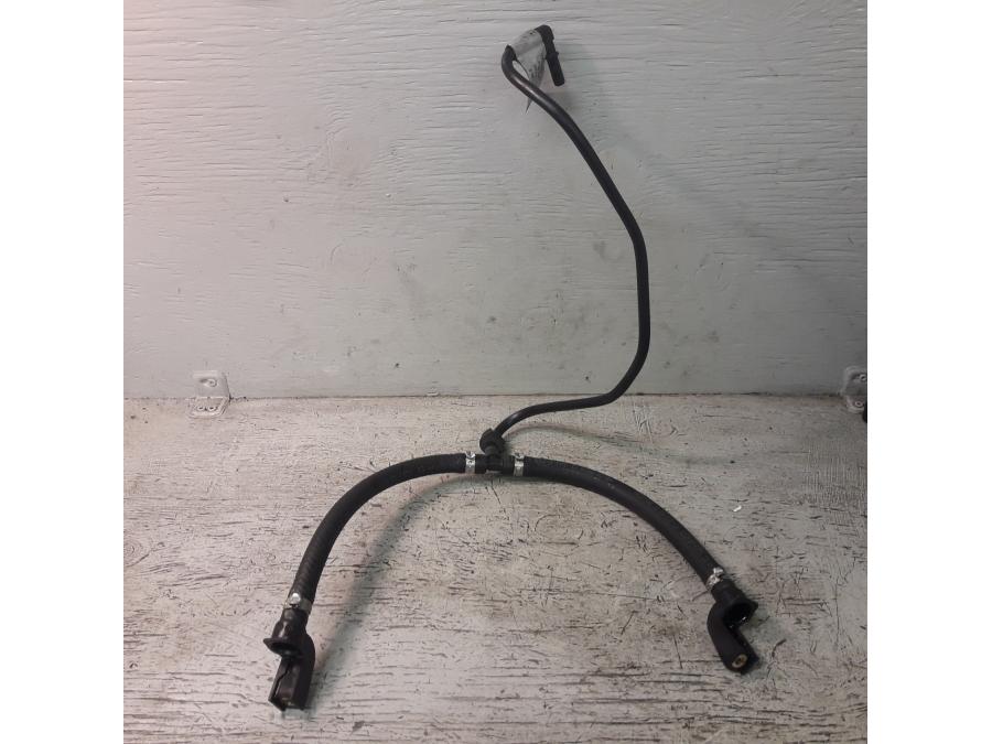 Framsidan på Bensinledning från en Ducati Multistrada 1260 -2019 motorcykel.