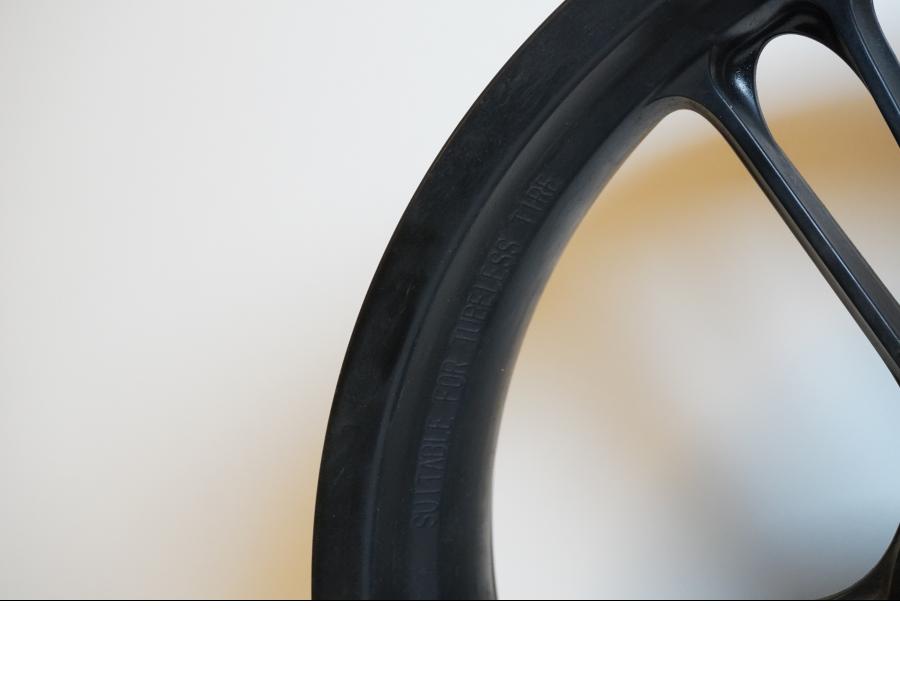 Extrabild4 på Fälg från en Yamaha YZF-R 125 -2008 motorcykel.