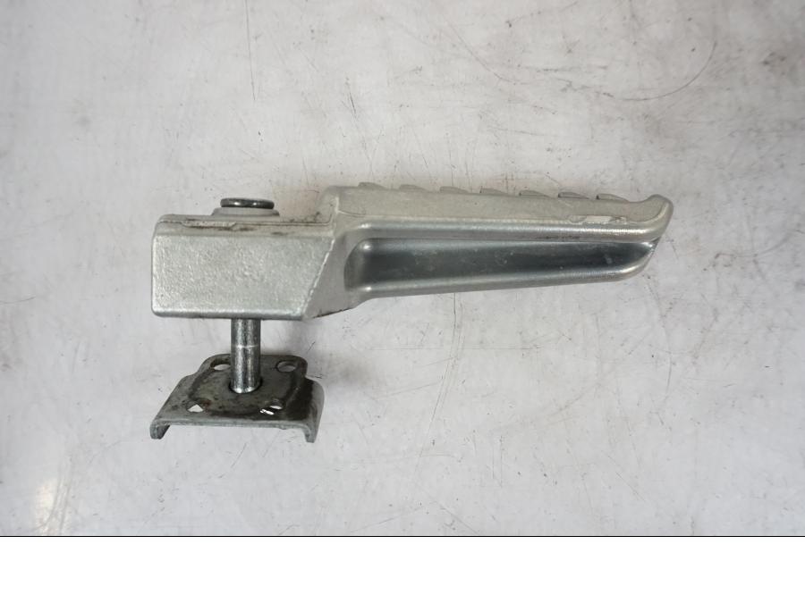 Snett uppifrån på Fotpinne från en Kawasaki Z 800 -2014 motorcykel.