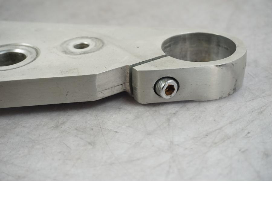 Snett uppifrån på Gaffelkrona från en Kawasaki VN 1500 Mean Streak -2002 motorcykel.