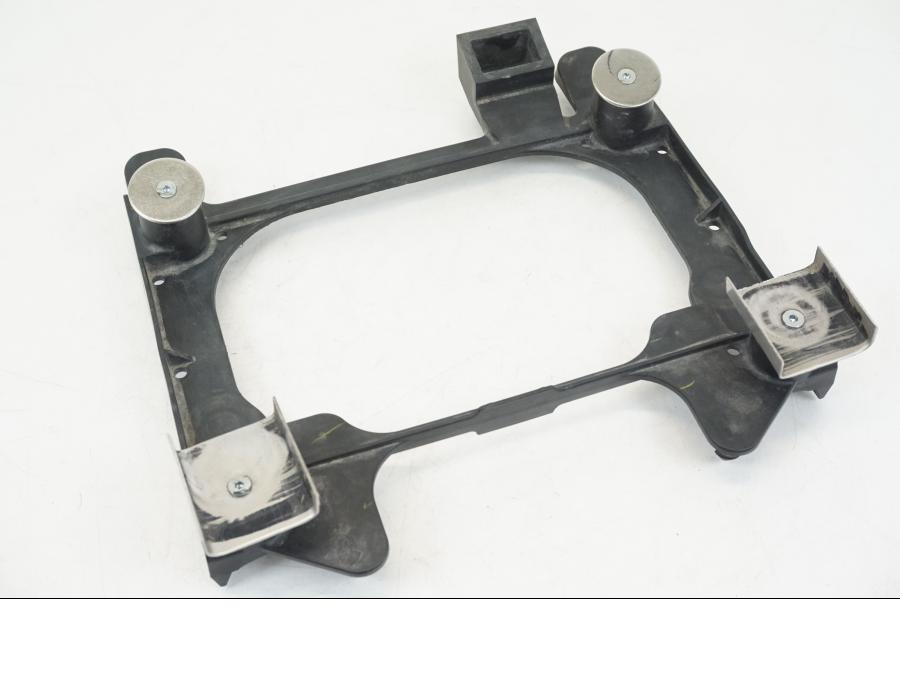 Framsidan på Sadelfäste från en Yamaha XT 1200 A -2010 motorcykel.