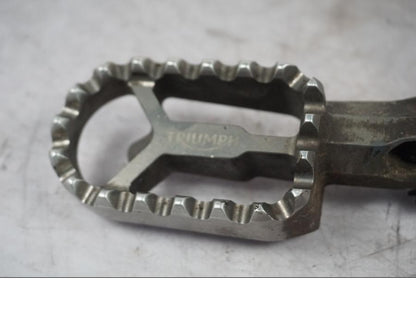 Baksidan på Fotpinne från en Triumph Tiger Explorer -2016 motorcykel.