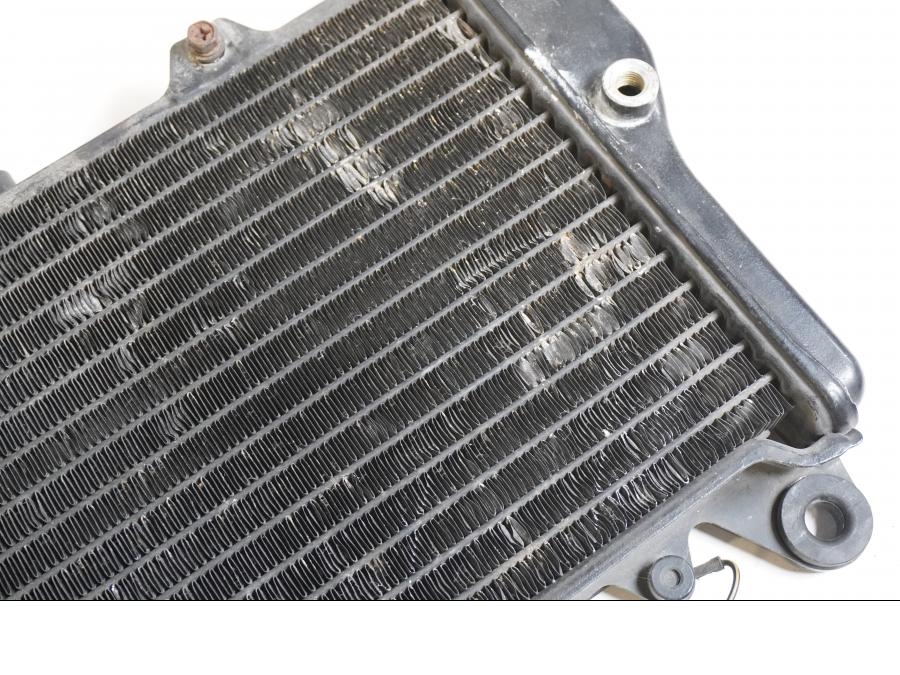 Baksidan på Vattenkyl från en Kawasaki GPZ 900 -1989 motorcykel.