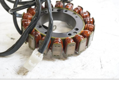 Framsidan på Generator från en Yamaha XVS 650 -2002 motorcykel.