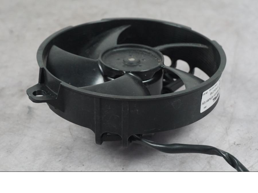 Vänster sida på Vattenkylfläkt från en Ducati Multistrada V4 -2024 motorcykel.