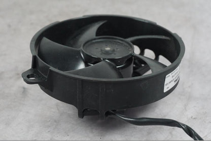 Vänster sida på Vattenkylfläkt från en Ducati Multistrada V4 -2024 motorcykel.