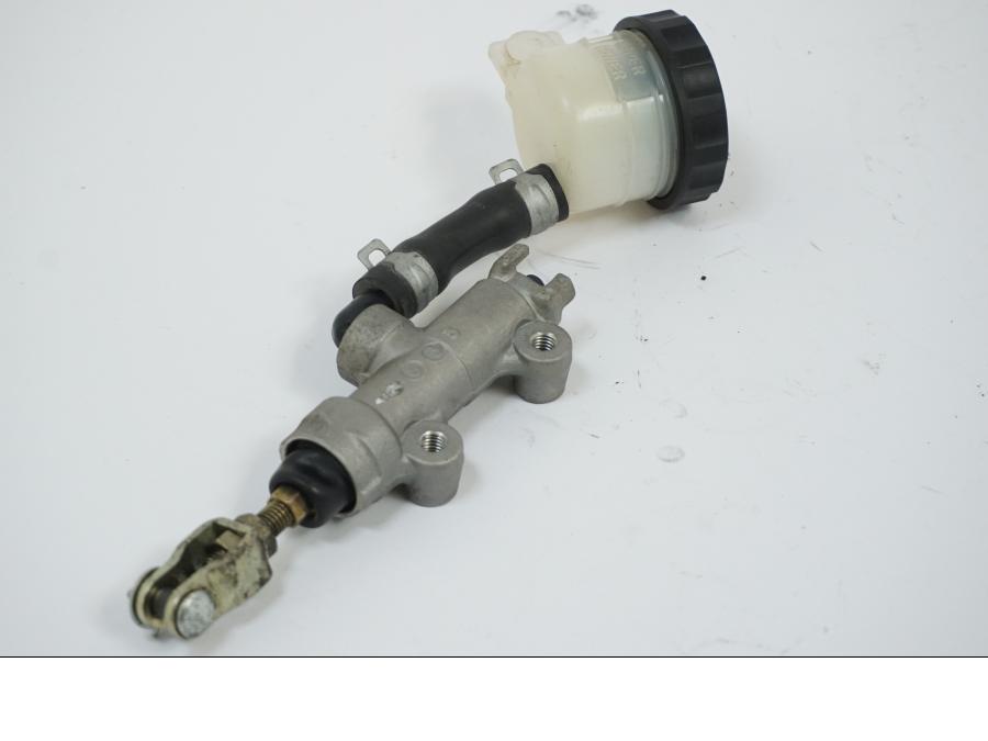 Framsidan på Bromshuvudcylinder från en Kawasaki VN 1500 -2002 motorcykel.