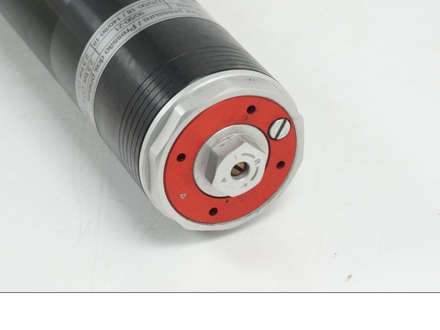 Snett nerifrån på Gaffelben från en AJP PR7 -2021 motorcykel.