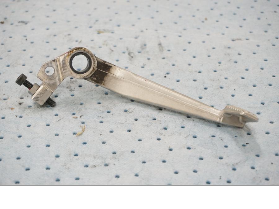 Framsidan på Bromspedal från en Kawasaki Ninja H2 -2019 motorcykel.