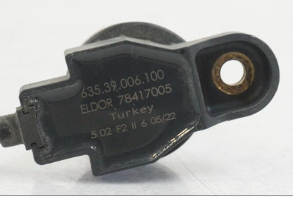 Snett uppifrån på Tändspole från en KTM 1290 Super Duke R -2022 motorcykel.